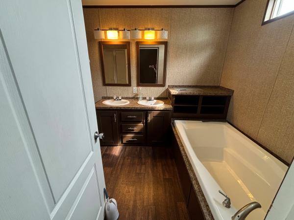 2015 CMH MANUFACTURING INC 35XTM18803GH15 Mobile Home
