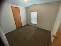 2000 MHE Mobile Home