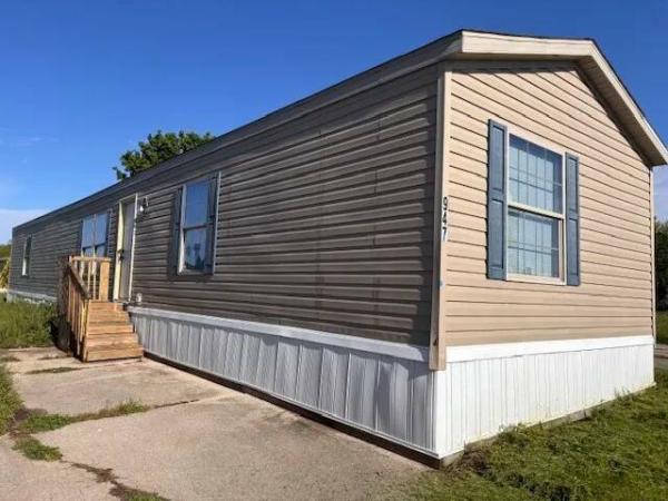 Photo 1 of 2 of home located at 2220 Dunkelburg Rd Lot#947 Fort Wayne, IN 46819