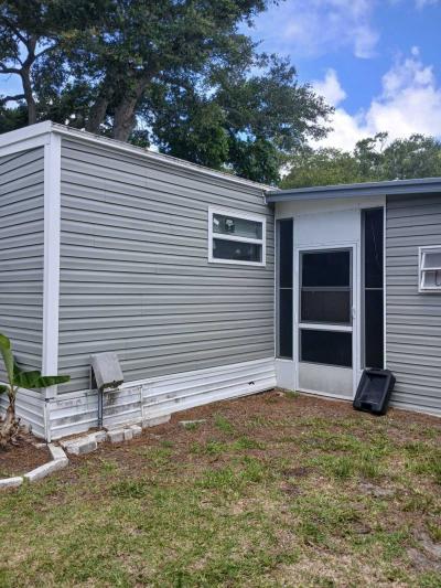 Photo 4 of 19 of home located at 9925 Ulmerton Rd., #147 Largo, FL 33771
