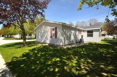 Photo 3 of 18 of home located at 493 Golden Oak Ct. Sheboygan Falls, WI 53085
