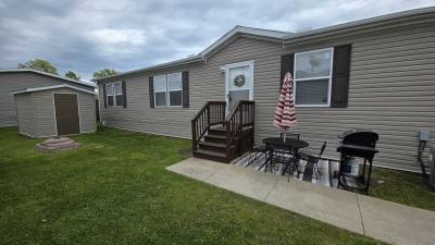 Photo 3 of 49 of home located at 25791 Hanover Dr Flat Rock, MI 48134