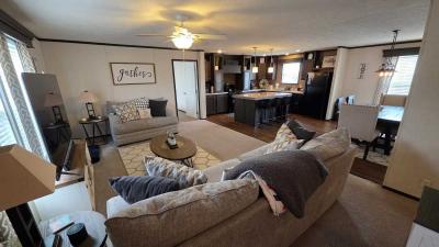 Photo 5 of 49 of home located at 25791 Hanover Dr Flat Rock, MI 48134