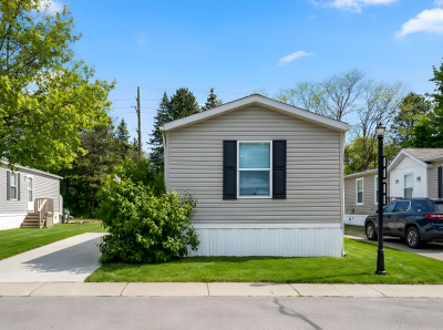 Photo 2 of 21 of home located at 48581 Pineview Drive Shelby Township, MI 48317