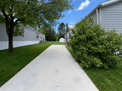 Photo 3 of 21 of home located at 48581 Pineview Drive Shelby Township, MI 48317