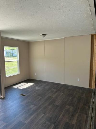 Photo 2 of 11 of home located at 801 Mountain Parkway Spur #8994 Campton, KY 41301