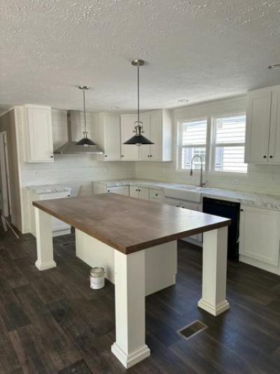 Photo 2 of 11 of home located at 801 Mountain Parkway Spur #8994 Campton, KY 41301