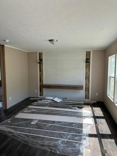 Photo 3 of 11 of home located at 801 Mountain Parkway Spur #8994 Campton, KY 41301