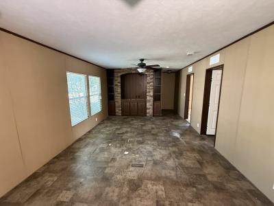 Photo 5 of 26 of home located at 12656 Claremont Cir Del Valle, TX 78617