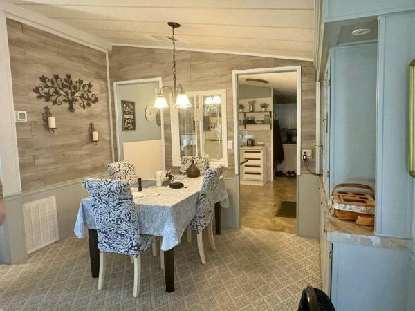 1987 BROO Manufactured Home