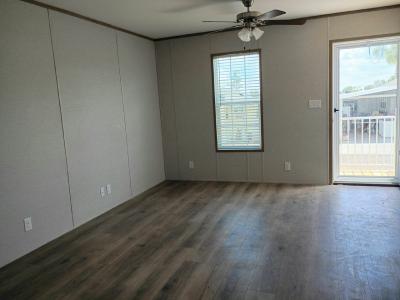 Photo 3 of 11 of home located at 30 North Lakeside Lake Placid, FL 33852
