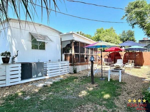 Photo 1 of 2 of home located at 106 Dora Ave Tavares, FL 32778