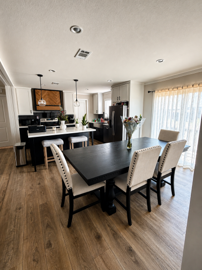 Photo 3 of 11 of home located at 131 Lipper Ln Pearland, TX 77581