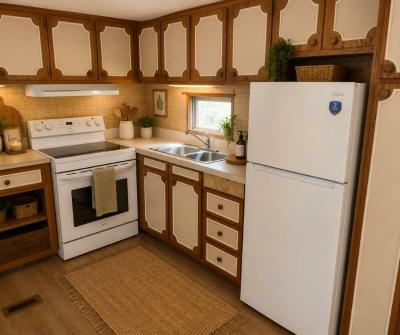 Photo 2 of 9 of home located at 9 Crest Ave Mount Dora, FL 32757
