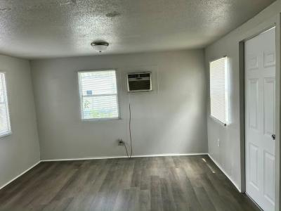 Photo 2 of 6 of home located at 10720 54th Avenue N, Lot 35 Saint Petersburg, FL 33708