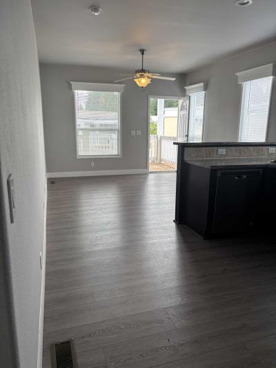 Photo 4 of 12 of home located at 11622 SW Royal Villa Dr Tigard, OR 97224