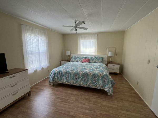 1981 HS Barrington Manufactured Home