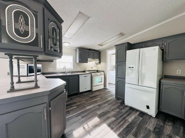 1997 COMMODORE Mobile Home For Sale