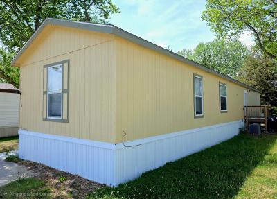 Photo 3 of 28 of home located at 1412 W Harbour #152 Lincoln, NE 68522