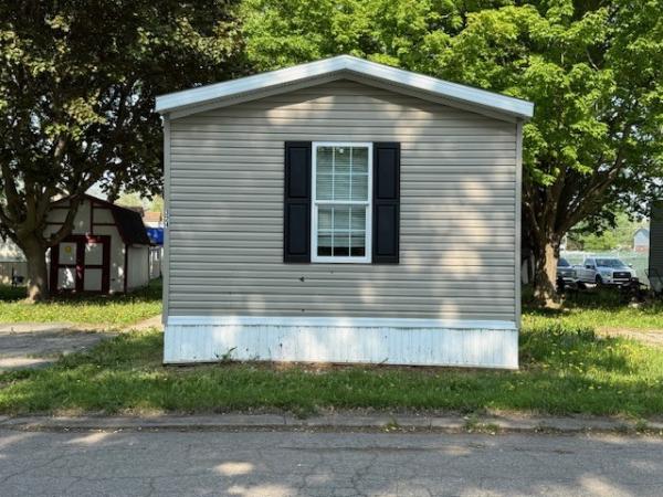 2022 Champion Home Builder  RFN1670905 Mobile Home