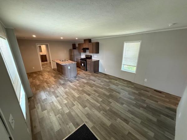 2022 Champion Home Builder  RFN1670905 Mobile Home
