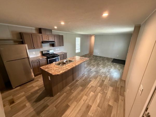 2022 Champion Home Builder  RFN1670905 Mobile Home