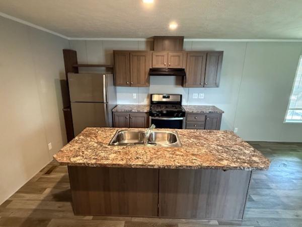 2022 Champion Home Builder  RFN1670905 Mobile Home