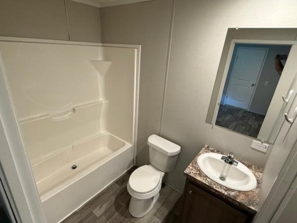2022 Champion Home Builder  RFN1670905 Mobile Home