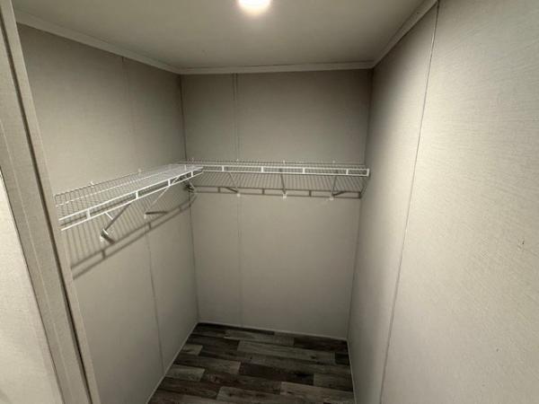 2022 Champion Home Builder  RFN1670905 Mobile Home