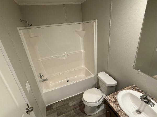 2022 Champion Home Builder  RFN1670905 Mobile Home