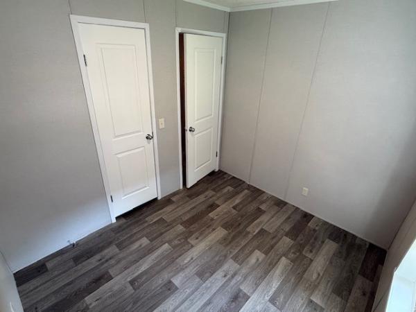 2022 Champion Home Builder  RFN1670905 Mobile Home
