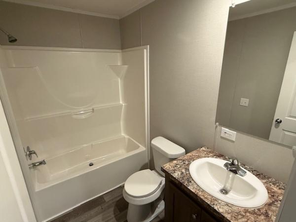 2022 Champion Home Builder  RFN1670905 Mobile Home