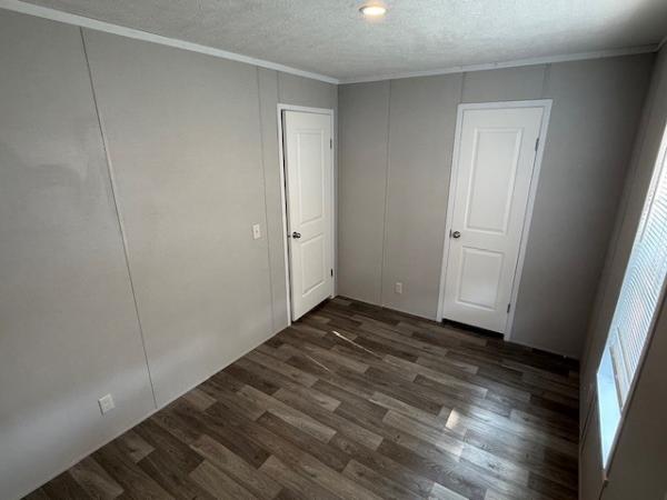 2022 Champion Home Builder  RFN1670905 Mobile Home