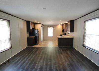 Photo 2 of 7 of home located at Pinewood Chillicothe, Il 61523 Lot 190 Chillicothe, IL 61523