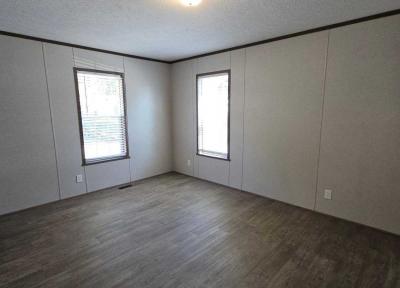 Photo 4 of 8 of home located at Pinewood Chillicothe, Il 61523 Lot 163 Chillicothe, IL 61523