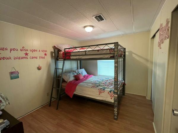 1981 HS Barrington Manufactured Home