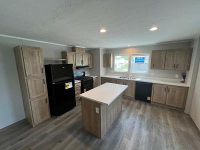 Photo 3 of 10 of home located at 2404 W. Dundee Dr. Findlay, OH 45840