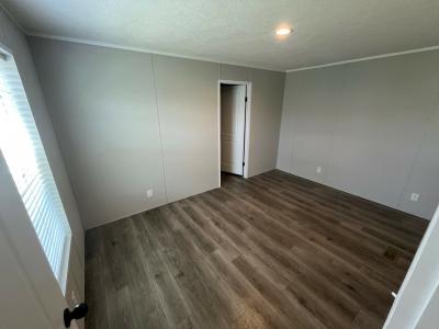 Photo 5 of 10 of home located at 2404 W. Dundee Dr. Findlay, OH 45840