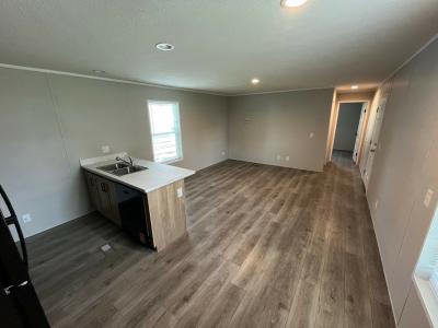 Photo 4 of 8 of home located at 2421 E. Dundee Dr. Findlay, OH 45840
