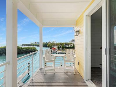 Photo 3 of 14 of home located at 126 Waters Way Islamorada, FL 33036