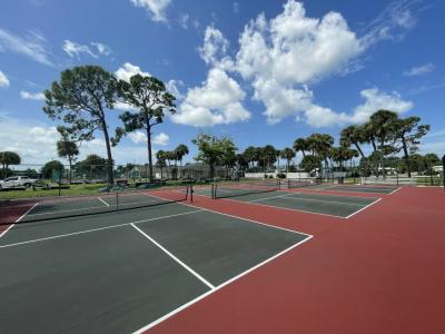 Photo 5 of 5 of home located at 971 Freeport Avenue Venice, FL 34285