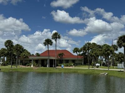 Photo 2 of 4 of home located at 984 Lucaya Avenue Venice, FL 34285