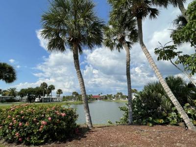 Photo 5 of 5 of home located at 984 Lucaya Avenue Venice, FL 34285
