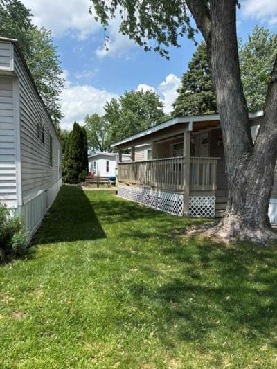 Photo 2 of 13 of home located at 7631 Lourdes Ave #98 Sterling Heights, MI 48314