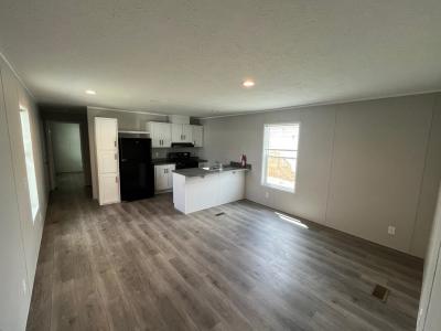 Photo 2 of 10 of home located at 2419 W. Dundee Dr. Findlay, OH 45840