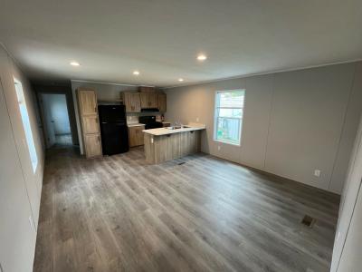 Photo 2 of 10 of home located at 2415 W. Dundee Dr. Findlay, OH 45840