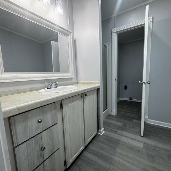 2004 Homes of Merit 49046 Mobile Home