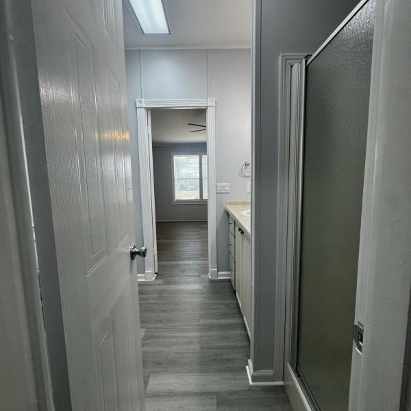 2004 Homes of Merit 49046 Mobile Home