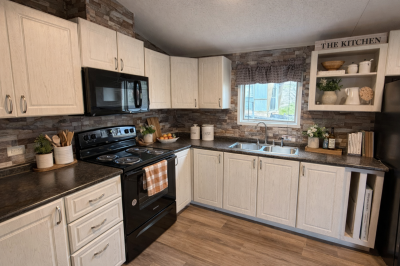 Photo 4 of 7 of home located at 143 Lytle Rd. #2 Rossville, GA 30741
