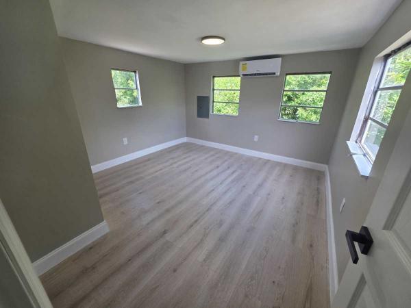 Photo 1 of 2 of home located at 10501 Bay Street NE Saint Petersburg, FL 33716